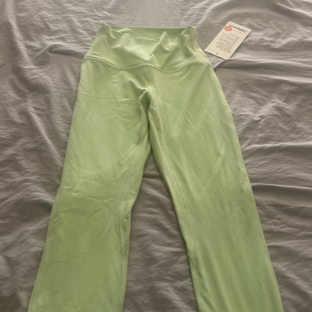 Buttery soft Lululemon align hr Pant size 4 totally new